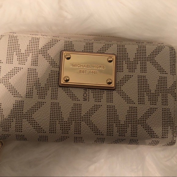 MICHAEL KORS Wristlet, pristine! - Picture 2 of 5